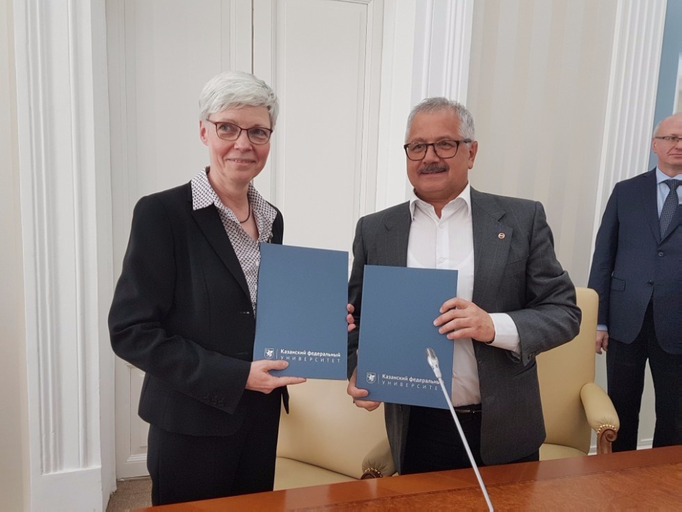 Delegations of the Chinese Academy of Sciences and Ruhr University Bochum Visited