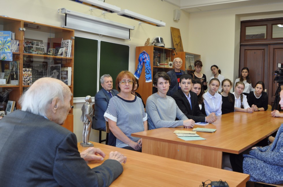 � ������ � ����� ��� ��������� 9 ��������� ��������� ��� (1944 ���� �������), �������, �������� � ������� ������ �������� ����, ����� ���������� �����, ����������� �����-���������� ����, ����������� ������ ������ ���� ������� �������������� �������