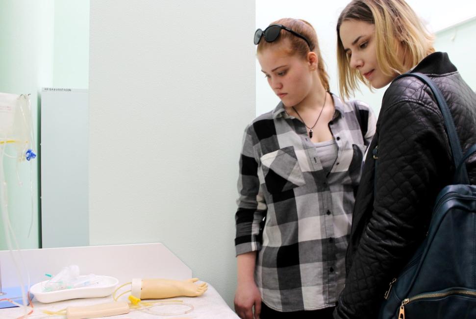 КФУ открыл свои двери для школьников, мечтающих связать жизнь с медициной КФУ открыл свои двери для школьников, мечтающих связать жизнь с медициной