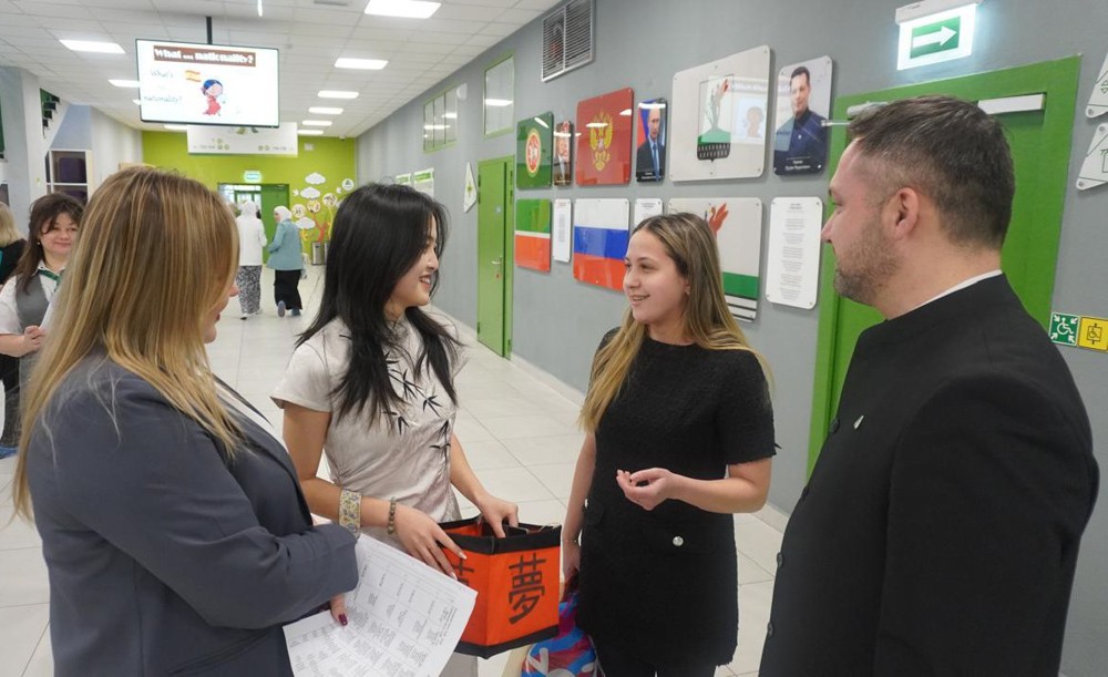 Преподаватели Елабужского института провели мастер-класс по китайской каллиграфии Преподаватели Елабужского института провели мастер-класс по китайской каллиграфии