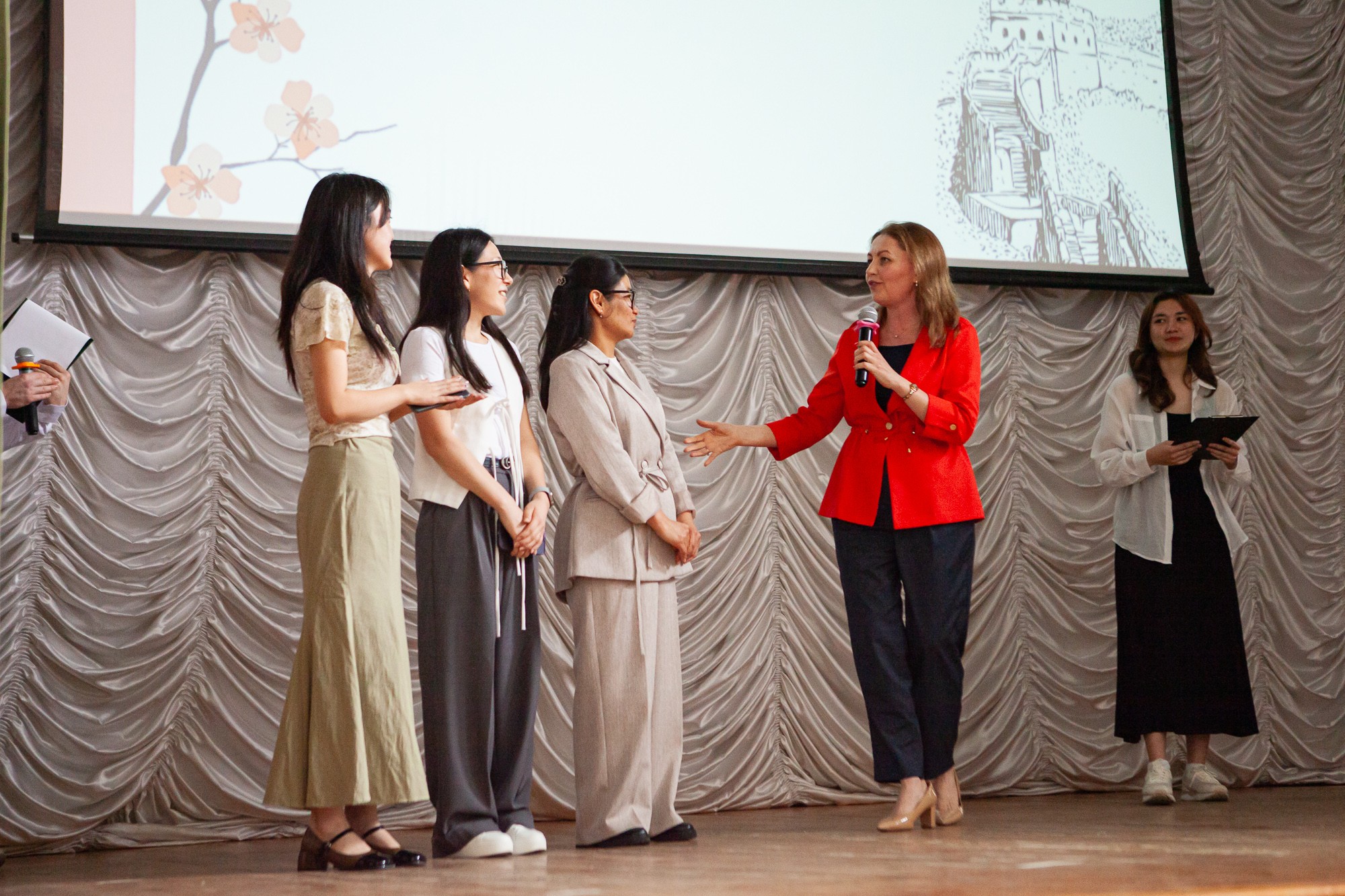 В Елабужском институте КФУ прошел концерт на китайском языке В Елабужском институте КФУ прошел концерт на китайском языке