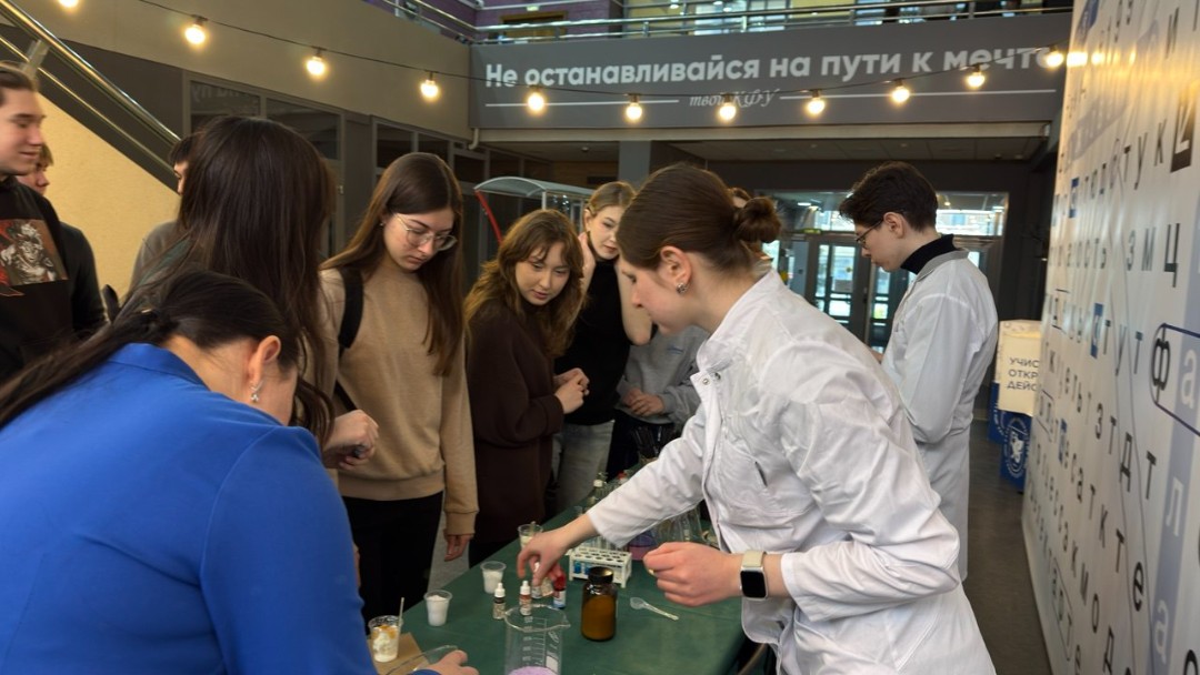 Студенты научного кружка 'Новый учитель' на Республиканском фестивале науки 'Территория знаний' Студенты научного кружка 'Новый учитель' на Республиканском фестивале науки 'Территория знаний'