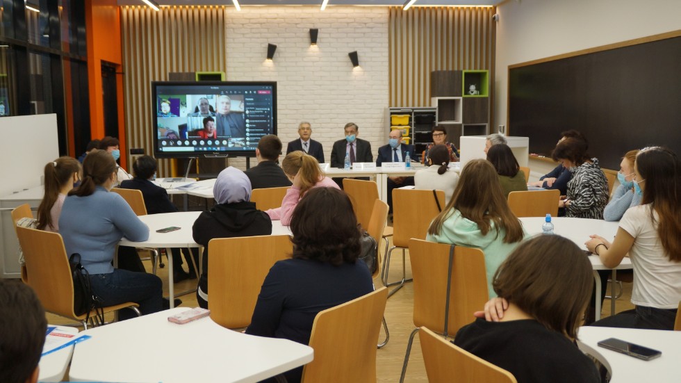 �������� ������������� ������-������������ �����������, ����������� 100-����� �� ��� �������� ��������� ��� ���������