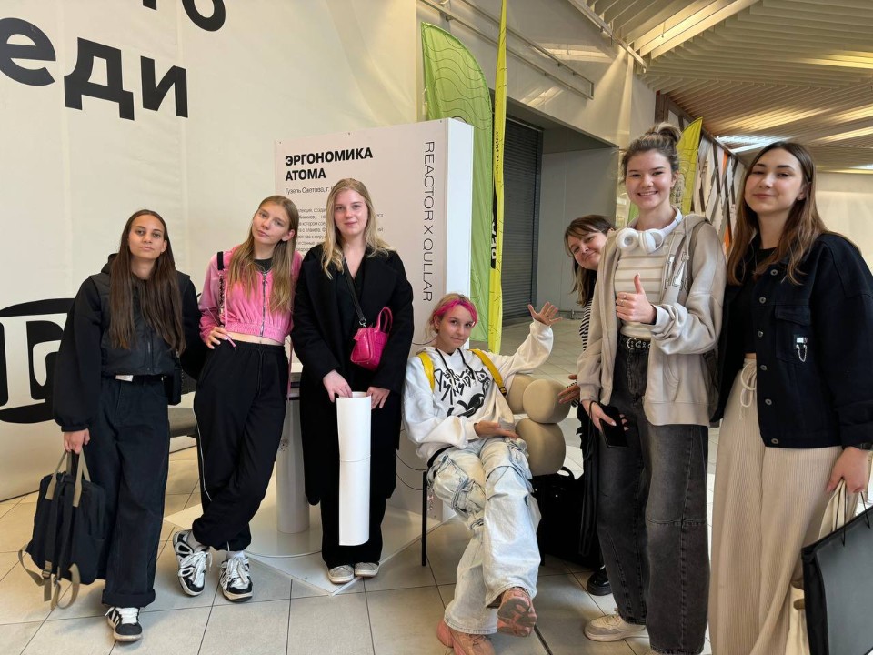 Преподаватель Института дизайна и пространственных искусств КФУ Гузель Гарипова разработала пуфы-трансформеры и представила их в рамках Всероссийского фестиваля креативных индустрий REACTOR FEST. Преподаватель Института дизайна и пространственных искусств КФУ Гузель Гарипова разработала пуфы-трансформеры и представила их в рамках Всероссийского фестиваля креативных индустрий REACTOR FEST.