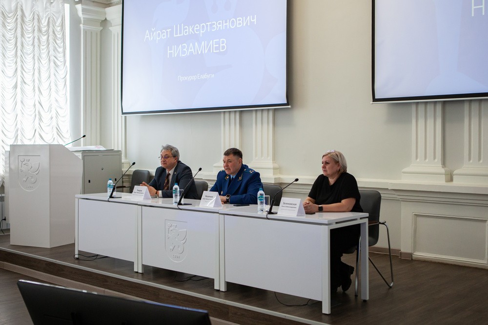 50 одиннадцатиклассников из городов Лисичанск и Рубежное прибыли в Елабугу 50 одиннадцатиклассников из городов Лисичанск и Рубежное прибыли в Елабугу