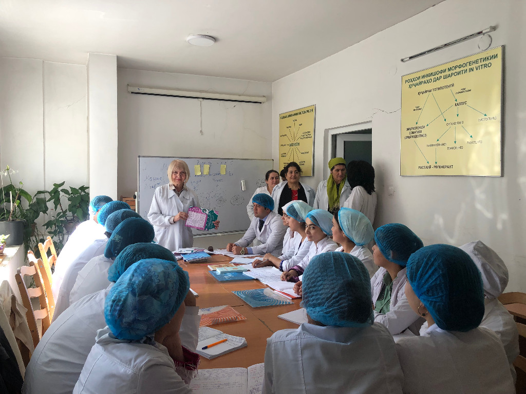 Заведующая кафедрой химического образования в Таджикистане: пленарный доклад, научно-методический семинар, профориентационные встречи Заведующая кафедрой химического образования в Таджикистане: пленарный доклад, научно-методический семинар, профориентационные встречи