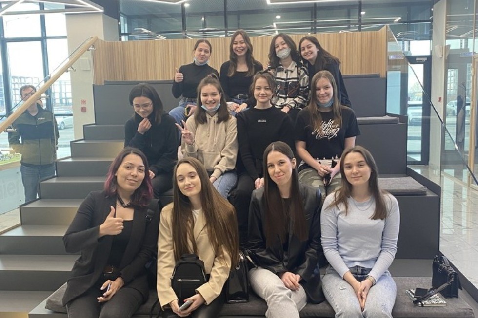 Студенты отделения иностранных языков посетили Хайер Индастри РУС Студенты отделения иностранных языков посетили Хайер Индастри РУС