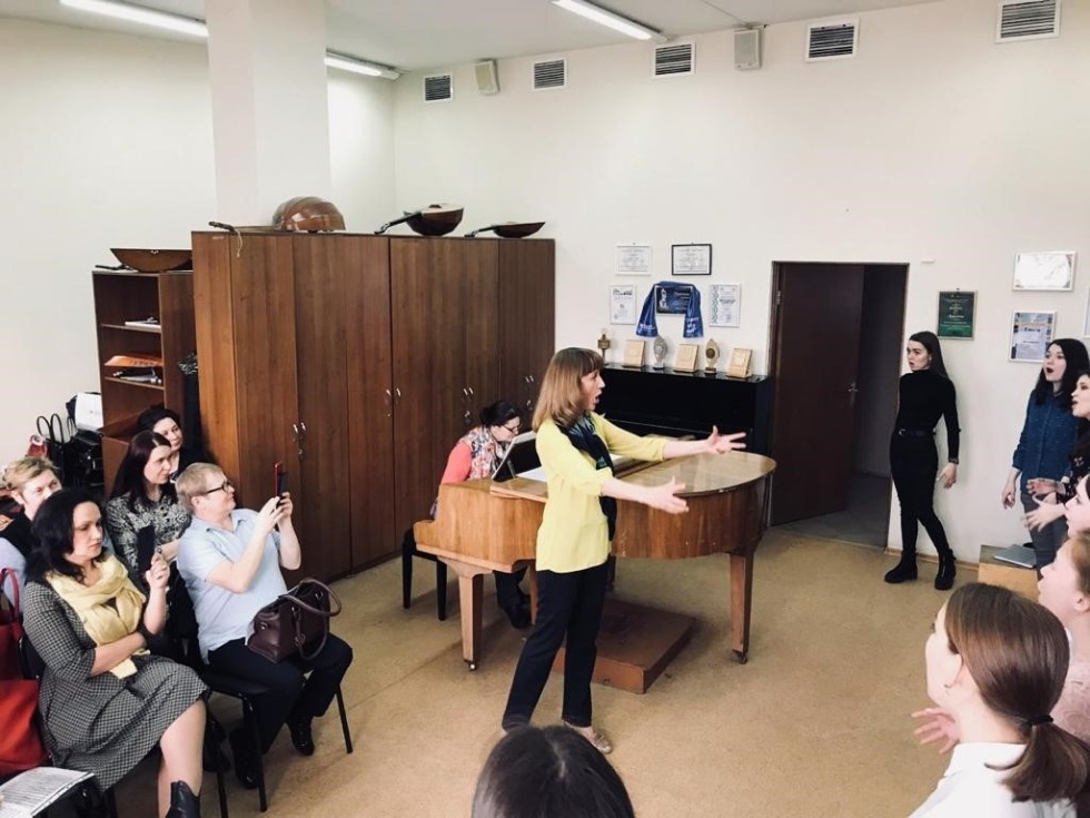 ПРОФЕССИОНАЛЬНЫЙ ПЕРЕКРЕСТОК: ОПЫТ И ТВОРЧЕСТВО ПРОФЕССИОНАЛЬНЫЙ ПЕРЕКРЕСТОК: ОПЫТ И ТВОРЧЕСТВО