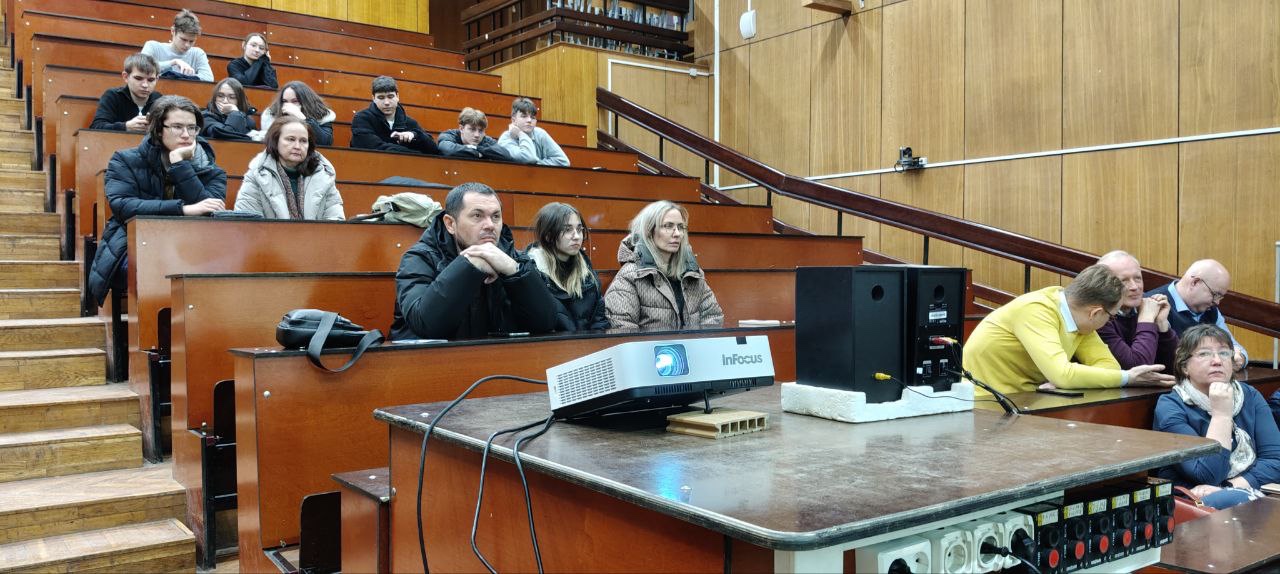 В Институте физики КФУ прошёл День открытых дверей! В Институте физики КФУ прошёл День открытых дверей!