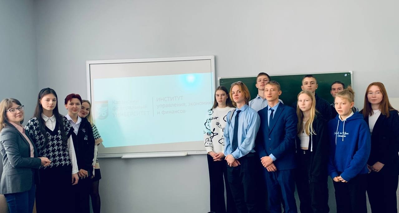 Студенты проводят профориентационную работу Студенты проводят профориентационную работу