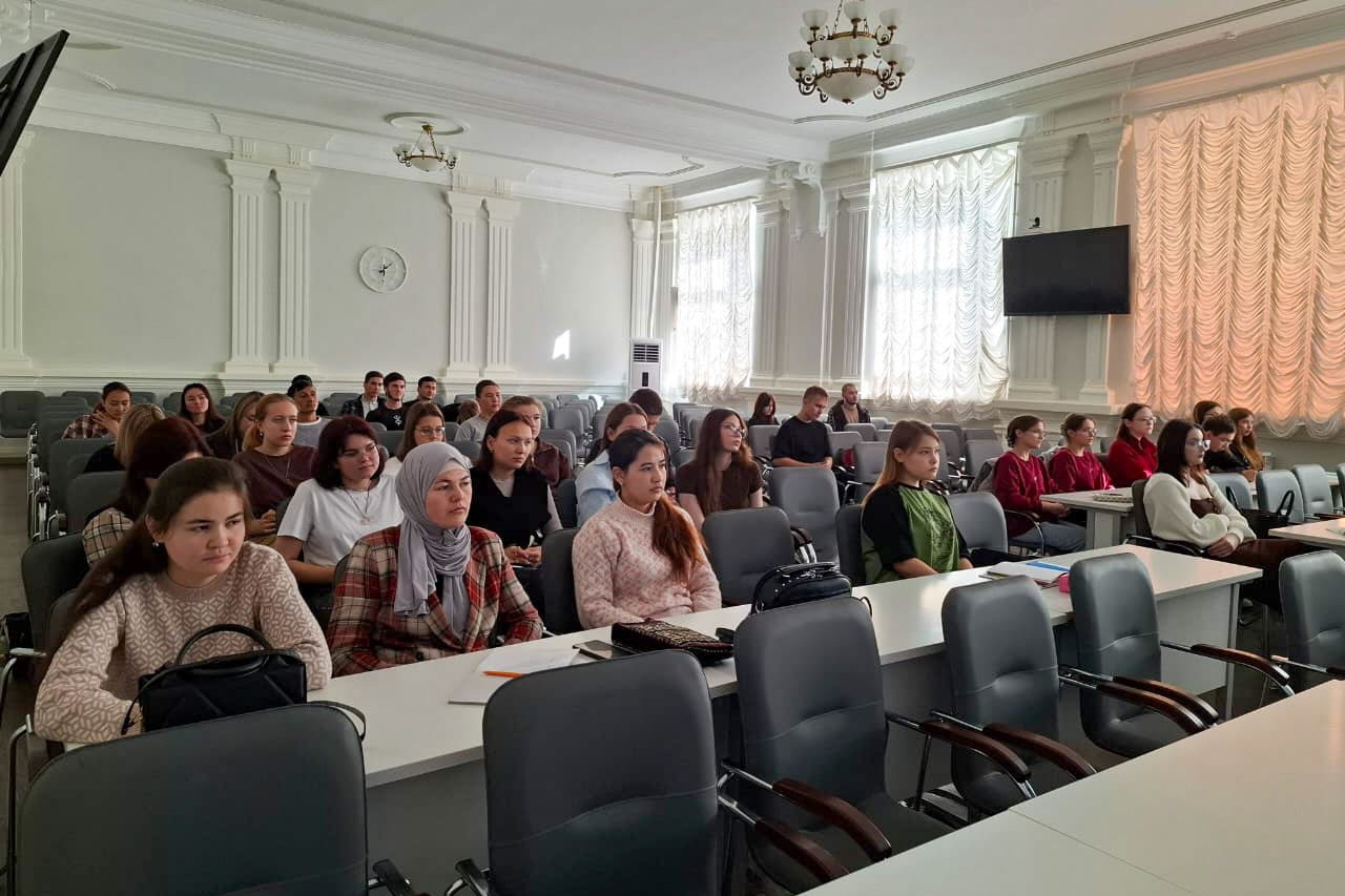 Студенты Елабужского института КФУ встретились с заместителем Елабужского городского прокурора Виктором Порываевым Студенты Елабужского института КФУ встретились с заместителем Елабужского городского прокурора Виктором Порываевым