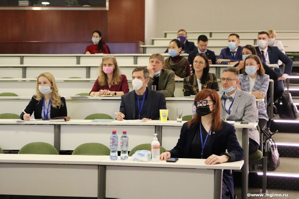 Конференция 'Право между Востоком и Западом' Конференция 'Право между Востоком и Западом'