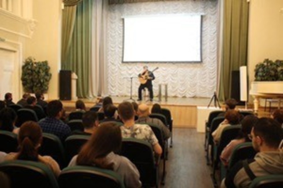Актер Александр Цуркан провел творческую встречу в Елабужском институте КФУ  ,Елабужский институт КФУ