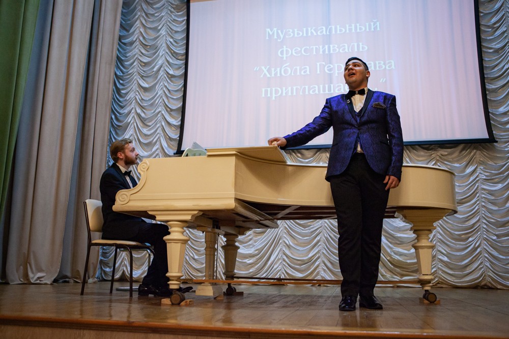 Фестиваль 'Хибла Герзмава приглашает...': подарок коллективу к 125-летию Елабужского института КФУ Фестиваль 'Хибла Герзмава приглашает...': подарок коллективу к 125-летию Елабужского института КФУ