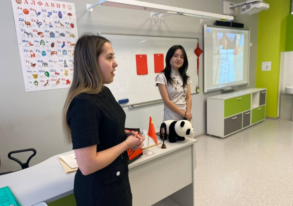 Преподаватели Елабужского института провели мастер-класс по китайской каллиграфии Преподаватели Елабужского института провели мастер-класс по китайской каллиграфии