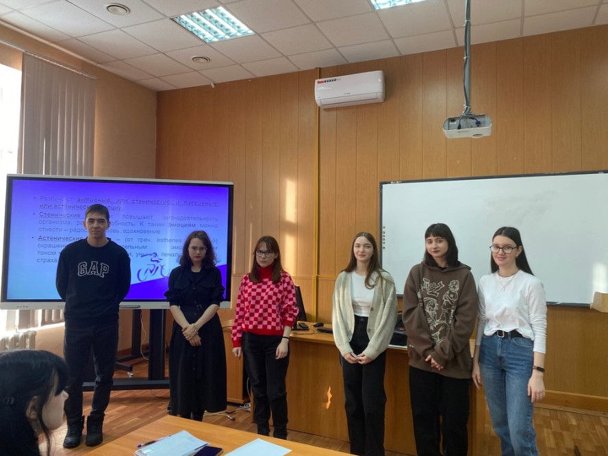 Преподаватели Елабужского института КФУ продолжают работу со школьниками психолого-педагогических классов г. Елабуги Преподаватели Елабужского института КФУ продолжают работу со школьниками психолого-педагогических классов г. Елабуги