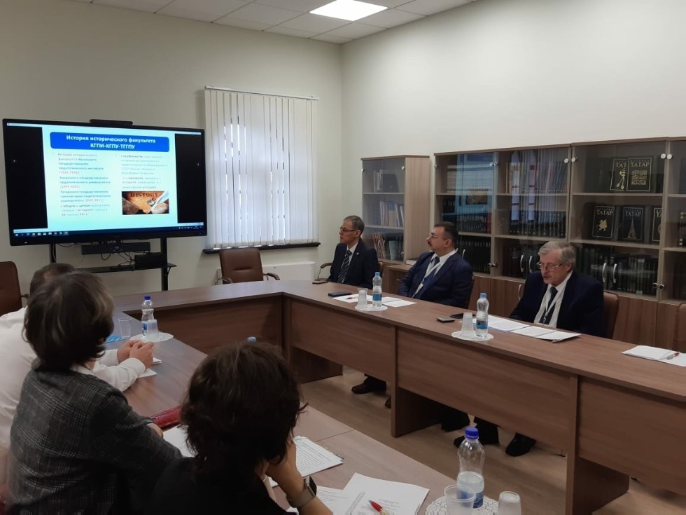 Стартовала конференция, посвященная историческому опыт подготовки педагогических кадров в Советской России Стартовала конференция, посвященная историческому опыт подготовки педагогических кадров в Советской России