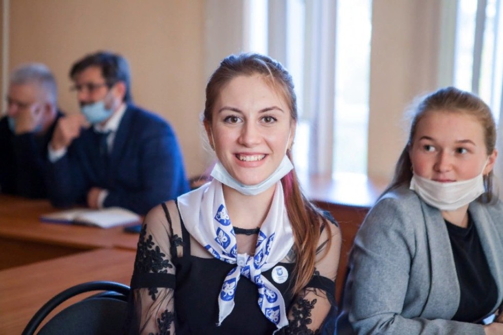 В Елабужском институте прошел квиз для преподавателей и сотрудников ЕИ КФУ и ОШ 'Университетская', посвященный Дню учителя В Елабужском институте прошел квиз для преподавателей и сотрудников ЕИ КФУ и ОШ 'Университетская', посвященный Дню учителя