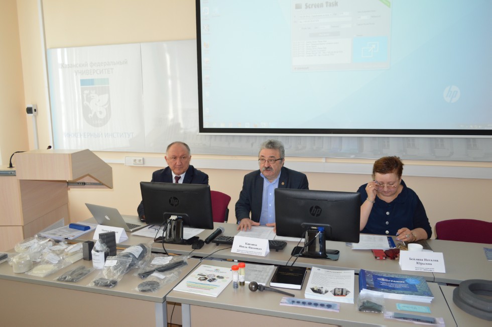 �������-����������� '���������� ���������' �� '���������' (�. ������) � ��� '�����������������-�������'(�. ������)