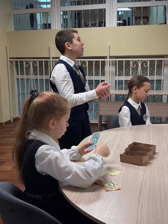 Урок финансовой грамотности провели студенты 2 курса ОРМ в Лицее №35 г. Казань Урок финансовой грамотности провели студенты 2 курса ОРМ в Лицее №35 г. Казань