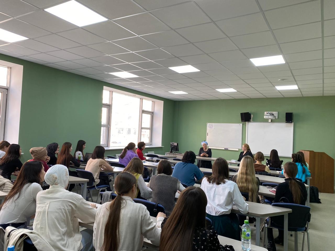 Институтыбызда прозаиклар белән очрашу үткәрелде Институтыбызда прозаиклар белән очрашу үткәрелде