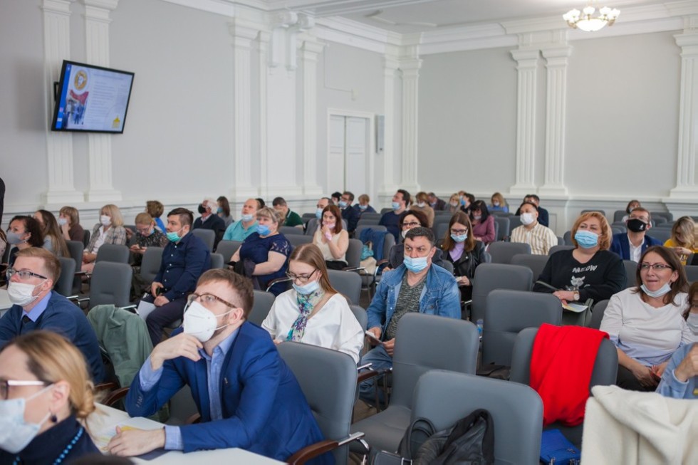 Ilshat Gafurov opened the presentation of Student Scientific Classes at the Elabuga Institute