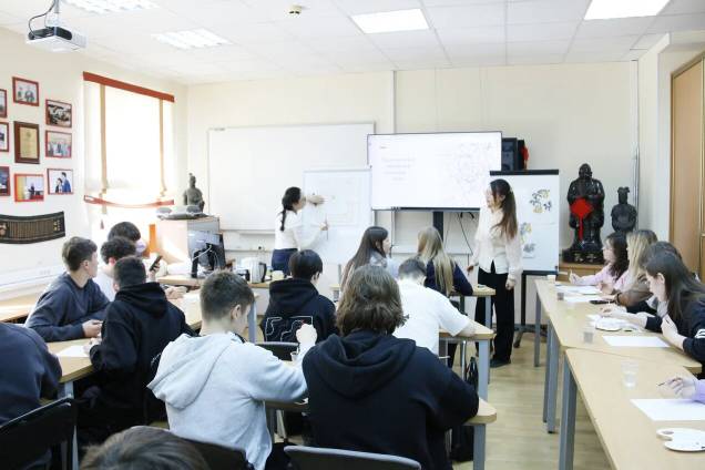 Институт международных отношений и востоковедения распахнул двери для учащихся Многопрофильного лицея имени А.М. Булатова Институт международных отношений и востоковедения распахнул двери для учащихся Многопрофильного лицея имени А.М. Булатова