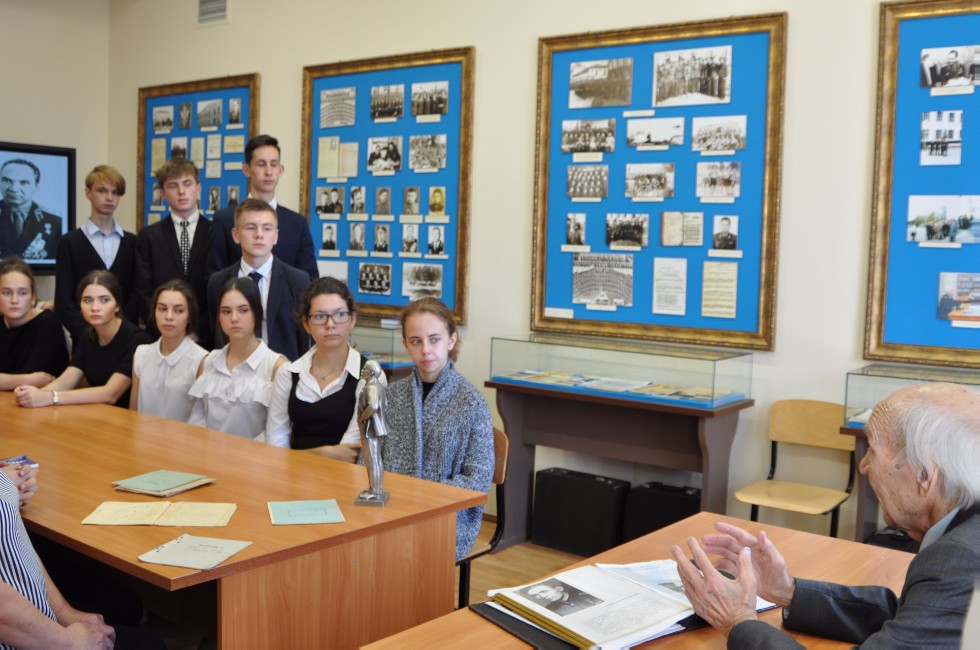 � ������ � ����� ��� ��������� 9 ��������� ��������� ��� (1944 ���� �������), �������, �������� � ������� ������ �������� ����, ����� ���������� �����, ����������� �����-���������� ����, ����������� ������ ������ ���� ������� �������������� �������