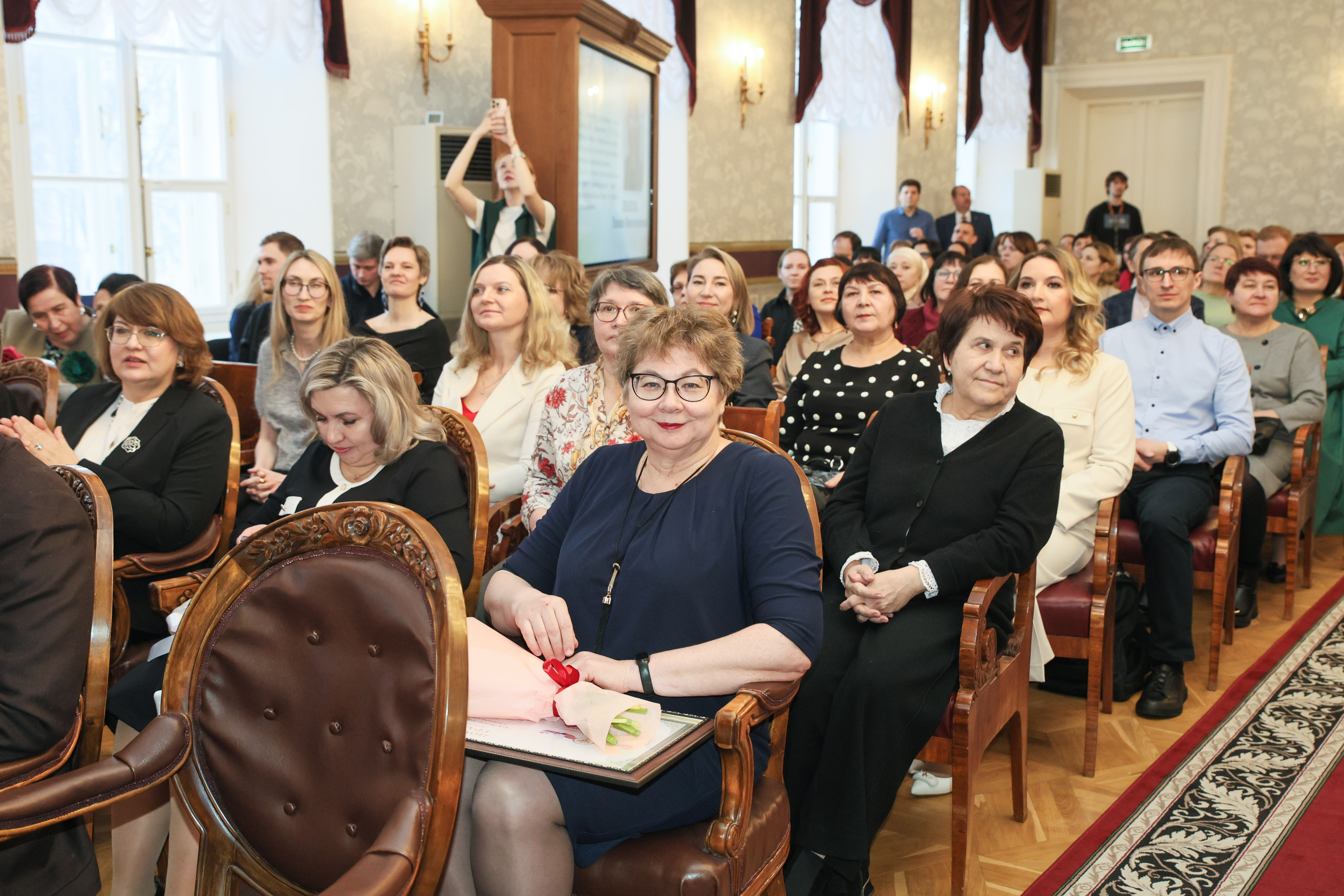 Ректор КФУ Ленар Сафин: 'Женщины приносят в этот мир гармонию, нежность, красоту и самое сильное, чистое, бескорыстное чувство ? безусловную материнскую любовь' Ректор КФУ Ленар Сафин: 'Женщины приносят в этот мир гармонию, нежность, красоту и самое сильное, чистое, бескорыстное чувство ? безусловную материнскую любовь'