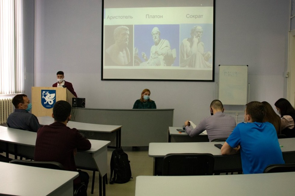 Итоговая научно-образовательная конференция студентов завершилась в Елабужском институте КФУ Итоговая научно-образовательная конференция студентов завершилась в Елабужском институте КФУ