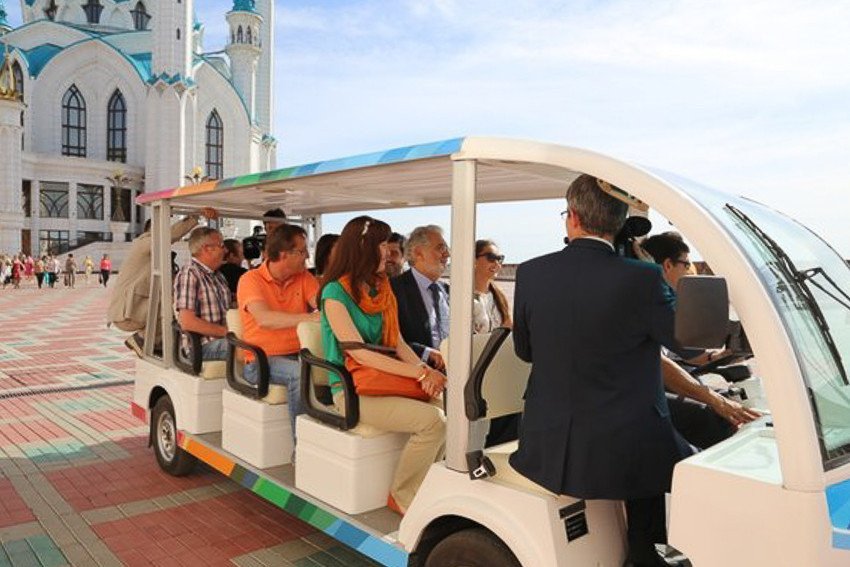 KFU Postgraduate Made a Tour of Kazan for Plácido Domingo