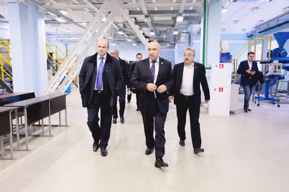 Dean of Sberbank Corporate University and Project 5-100 Expert Valery Katkalo Visited Kazan University