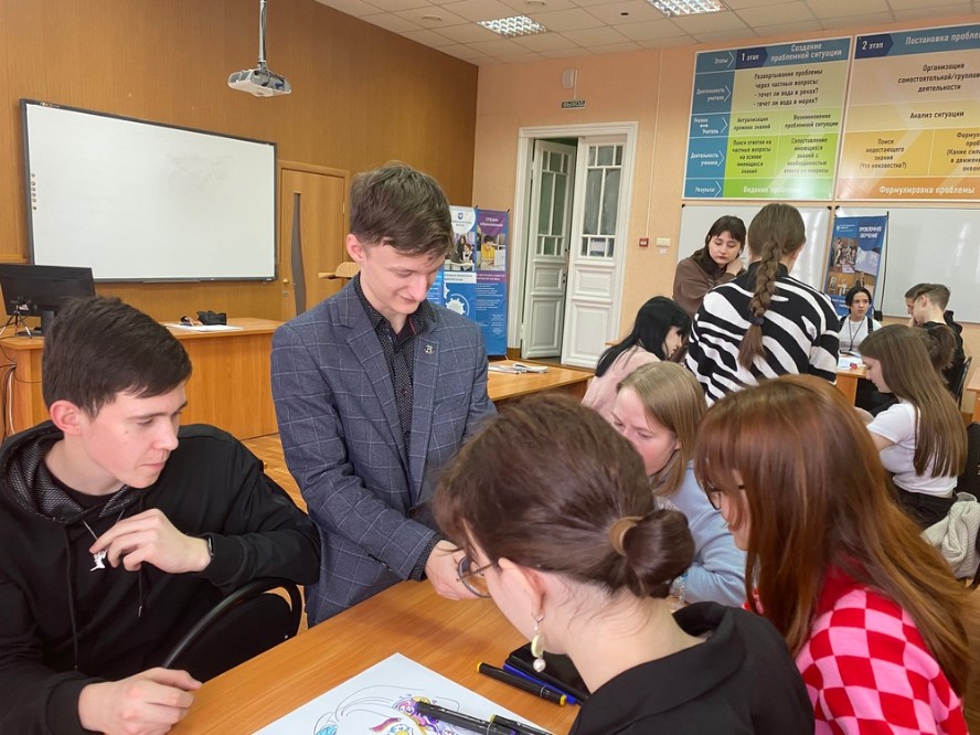 Преподаватели Елабужского института КФУ продолжают работу со школьниками психолого-педагогических классов г. Елабуги Преподаватели Елабужского института КФУ продолжают работу со школьниками психолого-педагогических классов г. Елабуги