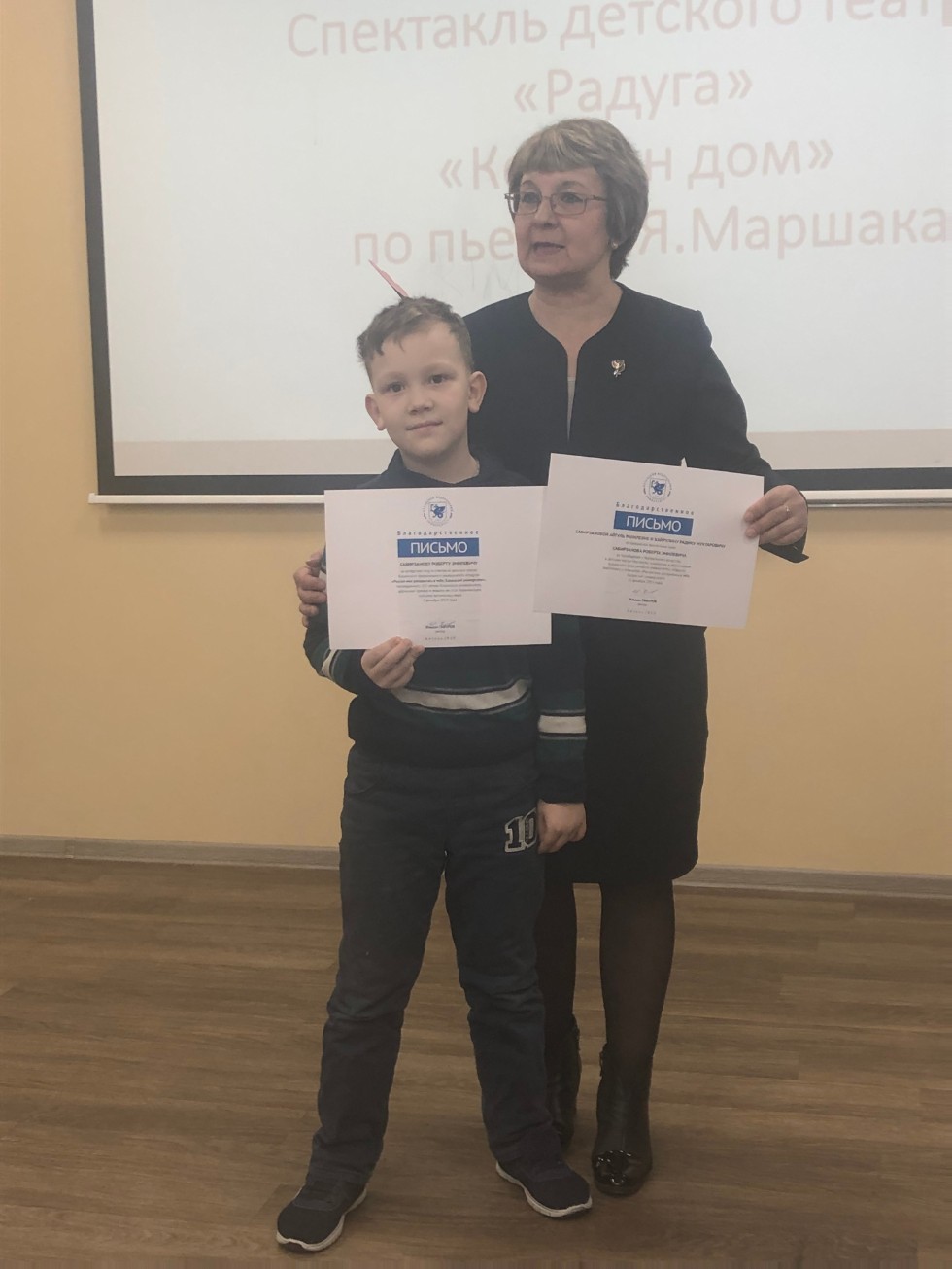 Детский театр 'Радуга' репетирует спектакль по пьесе С.Я.Маршака 'Кошкин дом' Детский театр 'Радуга' репетирует спектакль по пьесе С.Я.Маршака 'Кошкин дом'