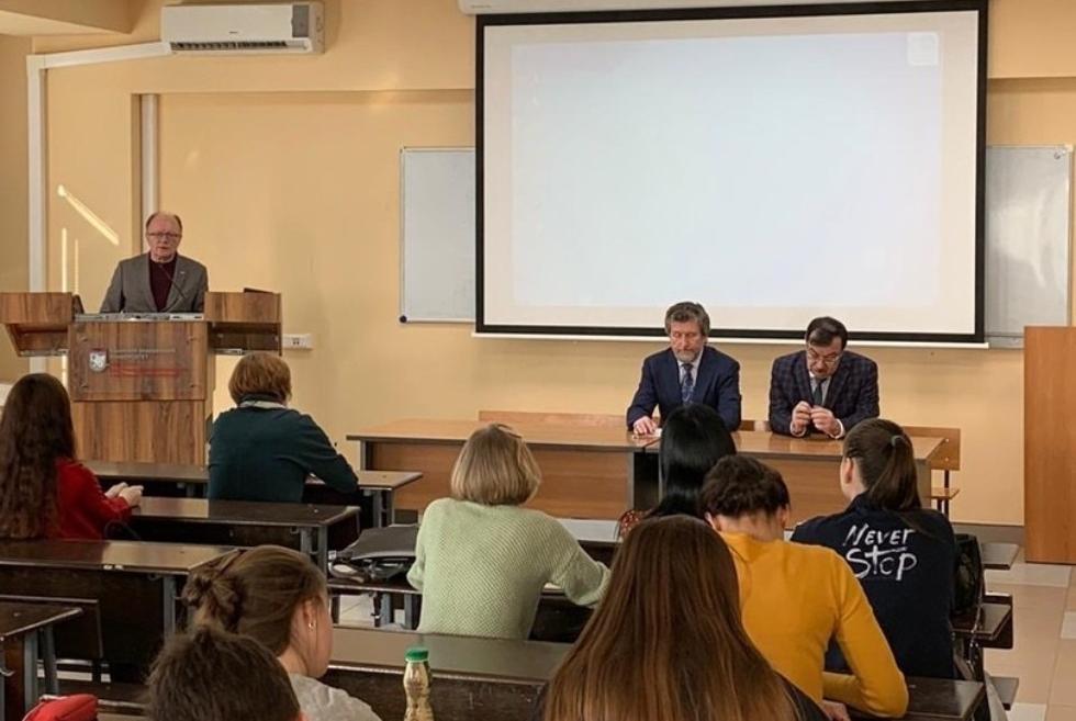 В ИСФНиМК стартовал цикл научно-популярных лекций, посвящённых 100-летию ТАССР В ИСФНиМК стартовал цикл научно-популярных лекций, посвящённых 100-летию ТАССР