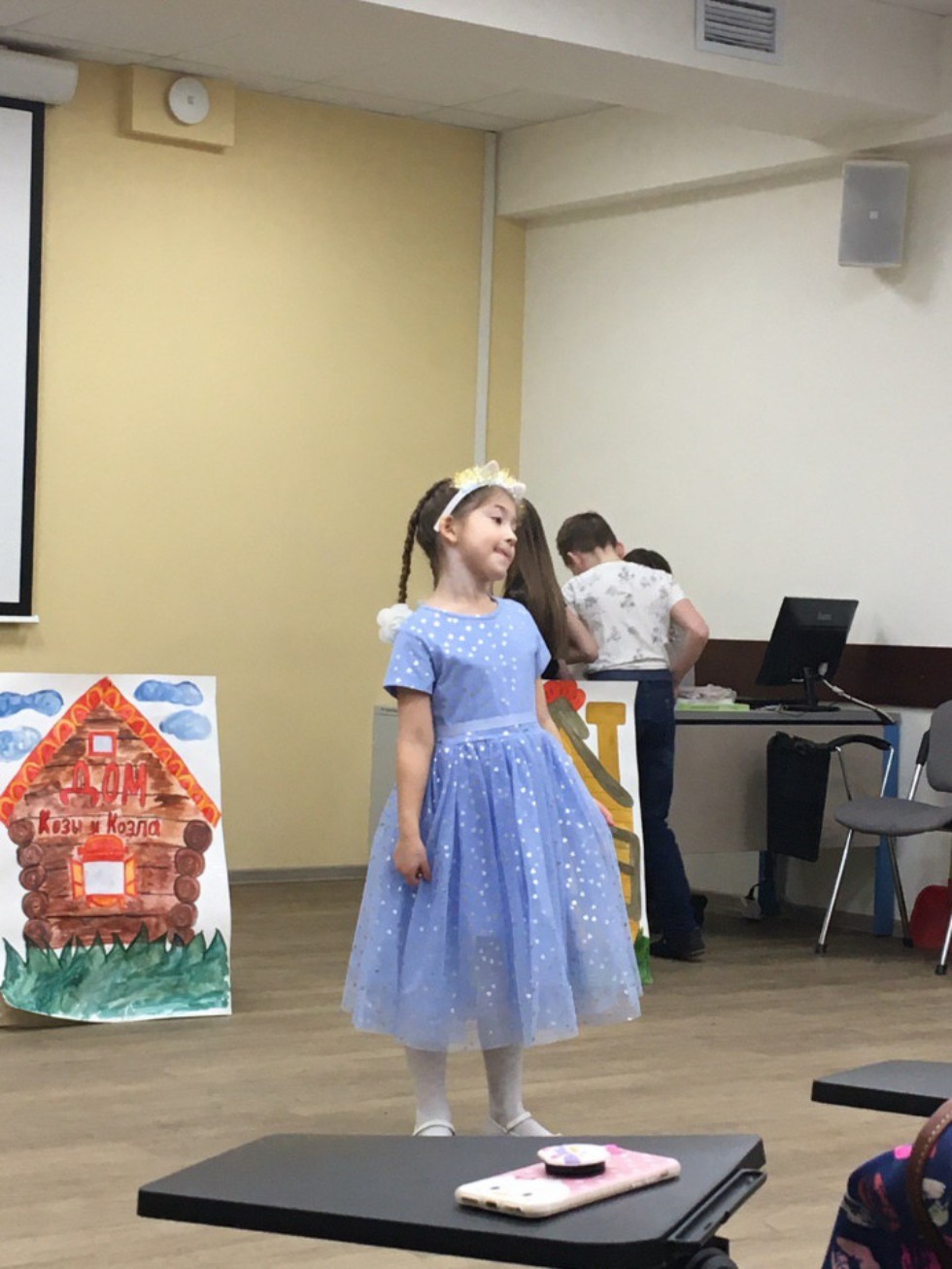 В детском театре 'Радуга' прошла генеральная репетиция спектакля 'Кошкин дом' В детском театре 'Радуга' прошла генеральная репетиция спектакля 'Кошкин дом'