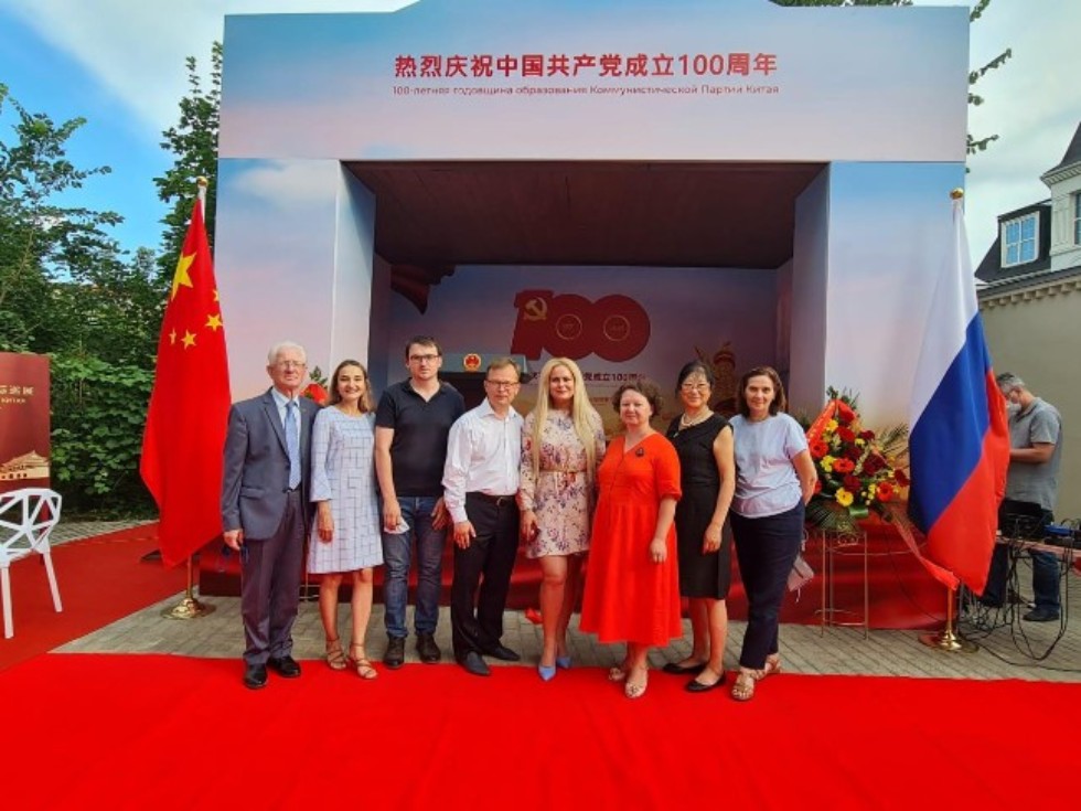 Сотрудники Института международных отношений приняли участие в торжественном мероприятии, посвященное 100-летию со дня основания Коммунистической Партии Китая Сотрудники Института международных отношений приняли участие в торжественном мероприятии, посвященное 100-летию со дня основания Коммунистической Партии Китая