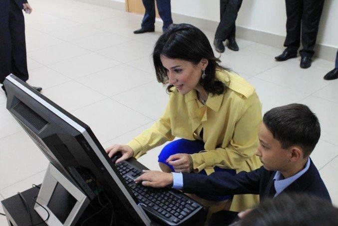 Tina Kandelaki in IT-Lyceum