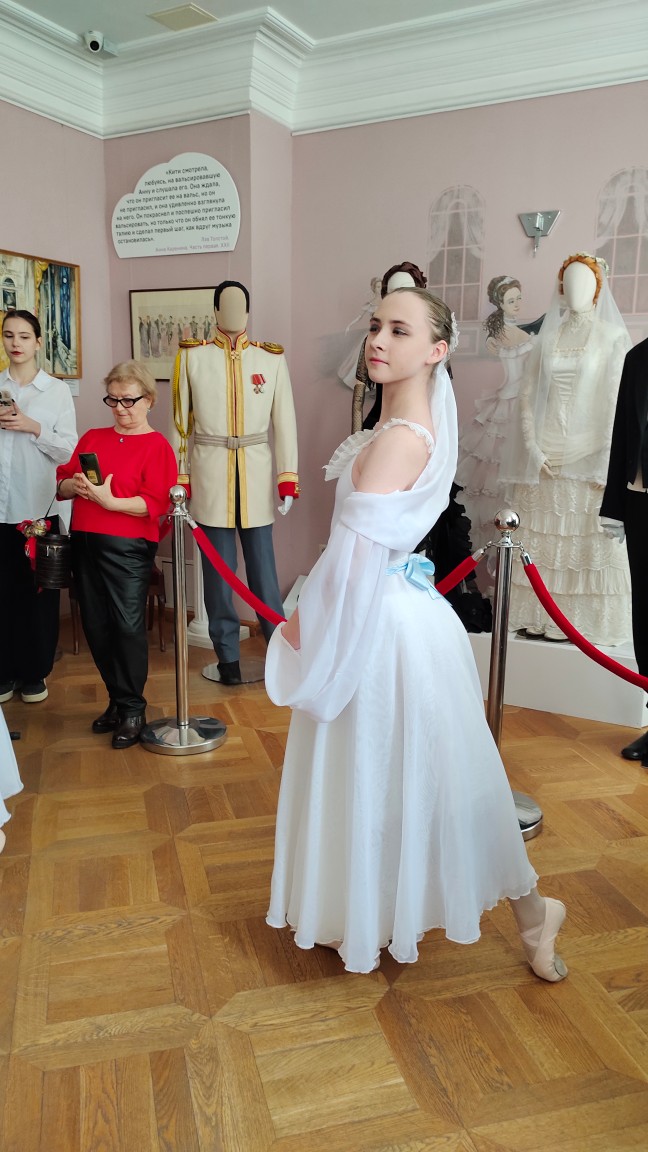 Вальс жизни в доме Левушки Толстого Вальс жизни в доме Левушки Толстого