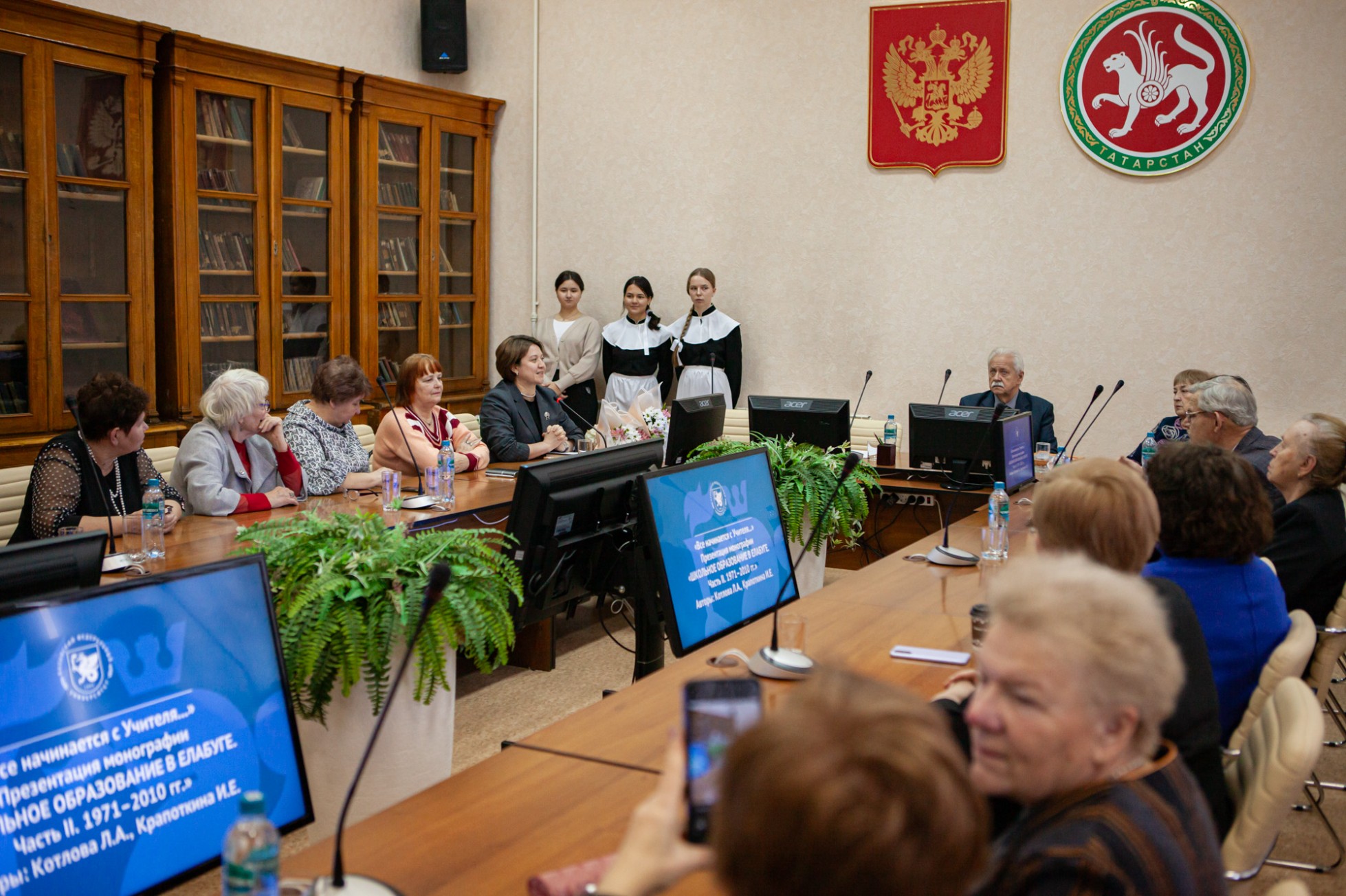 'КФУ ? школе': прошла презентация монографии о школьном образовании Елабуги 'КФУ ? школе': прошла презентация монографии о школьном образовании Елабуги