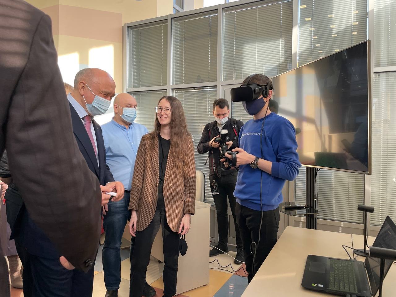 Симулятор мигрени, библиотека движений робота, новая игра для инженеров буровых установок и многое другое. ИТИС представил свои проекты на Дне науки. Симулятор мигрени, библиотека движений робота, новая игра для инженеров буровых установок и многое другое. ИТИС представил свои проекты на Дне науки.