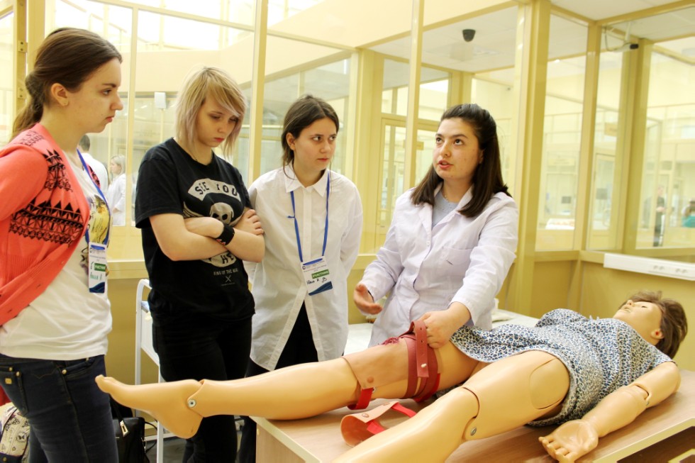 В КФУ провели медицинские квесты для лучших абитуриентов региона В КФУ провели медицинские квесты для лучших абитуриентов региона