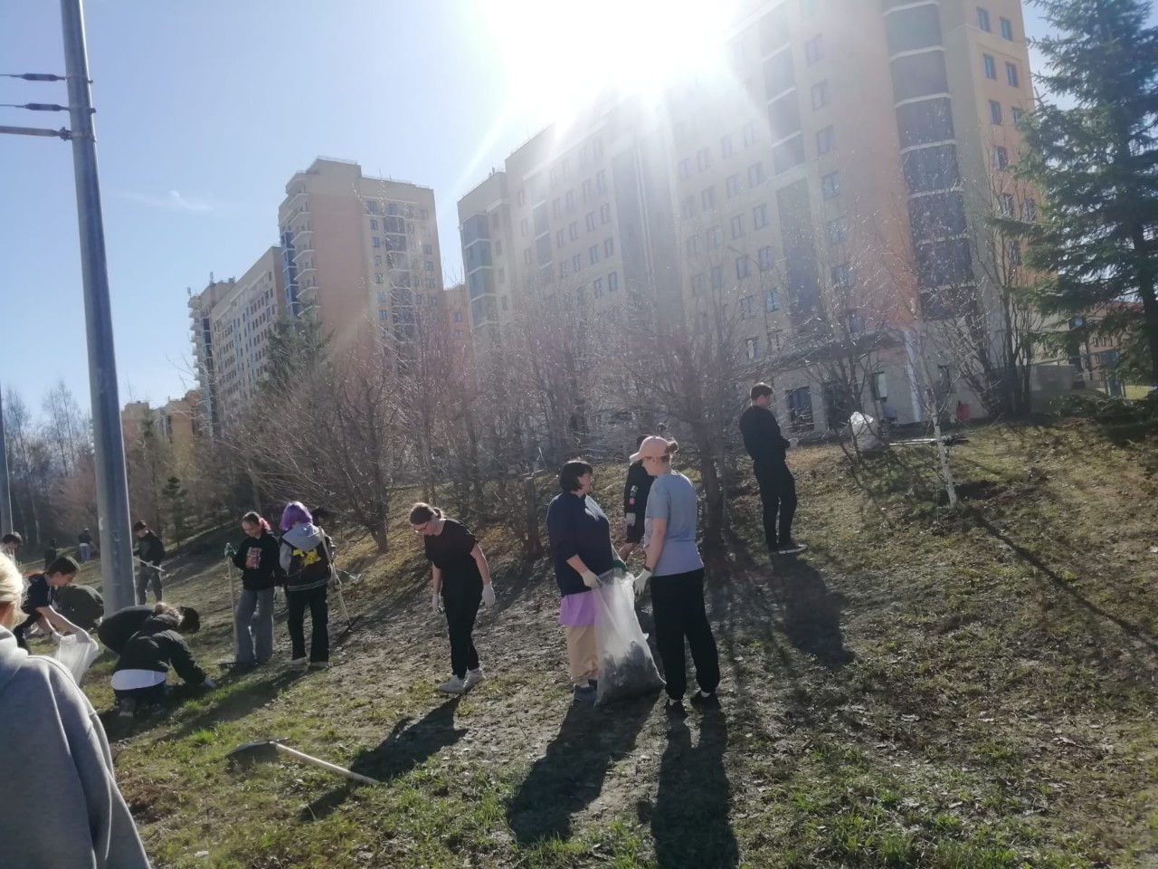 20 апреля прошел субботник на территории общежитий КФУ 20 апреля прошел субботник на территории общежитий КФУ