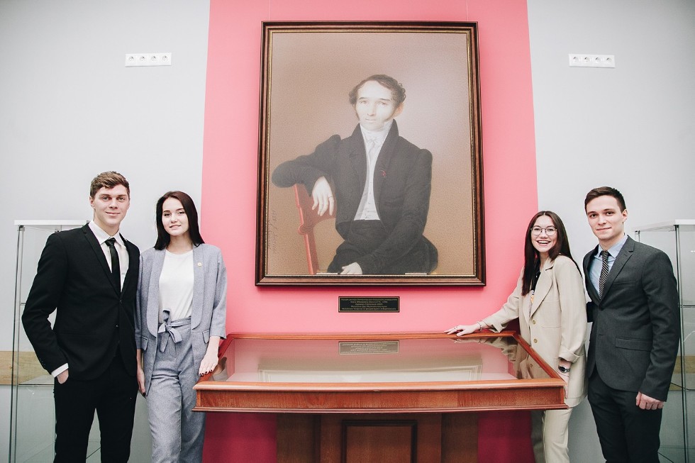 ��������