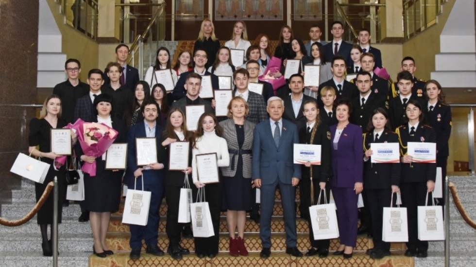 ����� ����������� �������� � ���������������� ����, ������������ � 30-����� ����������� ���������� ���������