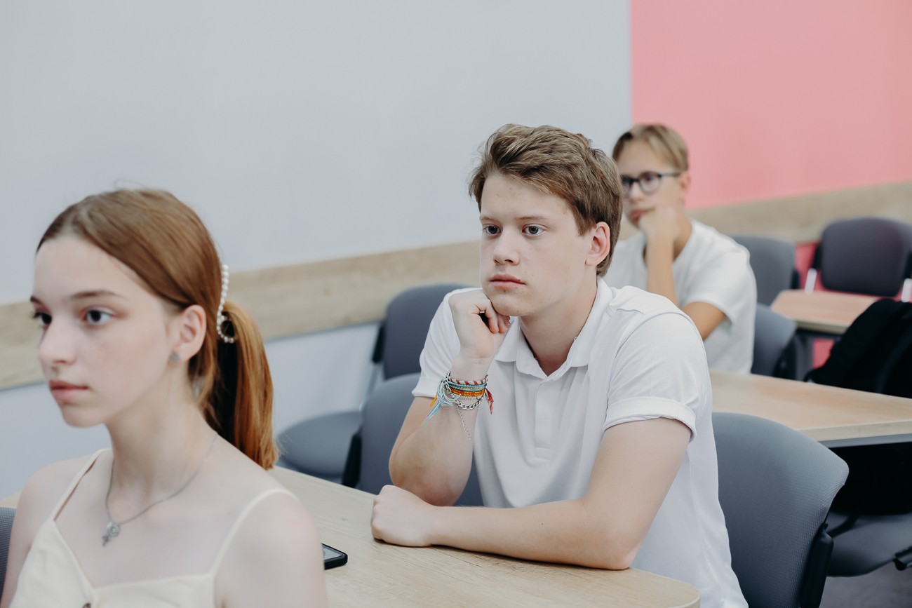 Состоялась встреча абитуриентов сто балльников с руководством Института международных отношений Состоялась встреча абитуриентов сто балльников с руководством Института международных отношений