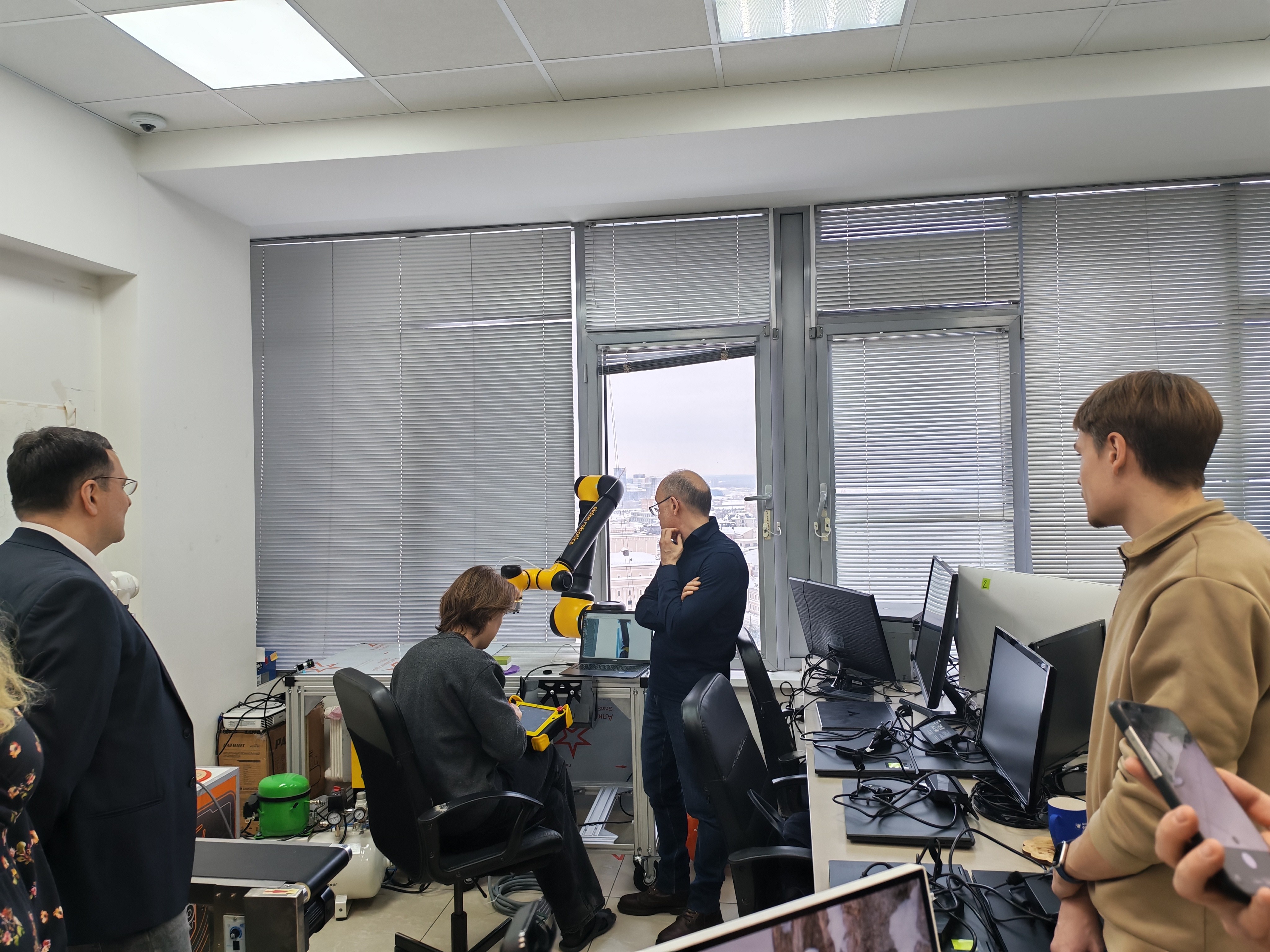 Делегация компании 'Таттелеком' посетила Лабораторию интеллектуальных робототехнических систем Делегация компании 'Таттелеком' посетила Лабораторию интеллектуальных робототехнических систем