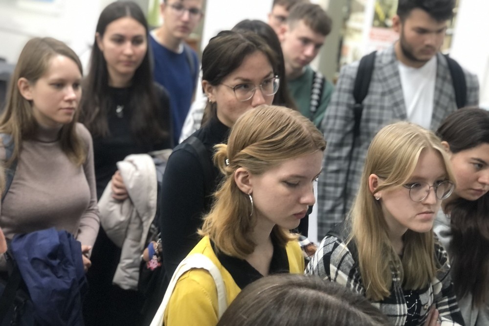 Студенты группы 3316Л отделения иностранных языков посетили Музей книги Елабужского института Студенты группы 3316Л отделения иностранных языков посетили Музей книги Елабужского института