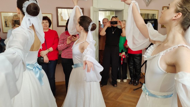 Вальс жизни в доме Левушки Толстого Вальс жизни в доме Левушки Толстого