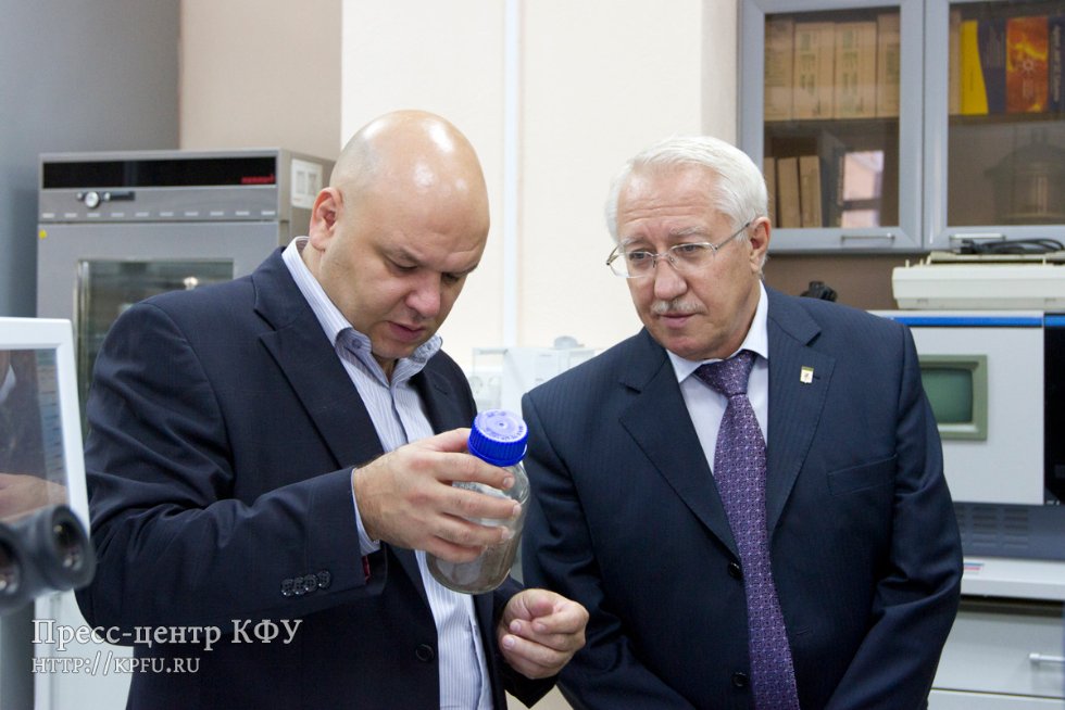 Александр Повалко ознакомился с ходом подготовки дорожной карты повышения конкурентоспособности КФУ Александр Повалко ознакомился с ходом подготовки дорожной карты повышения конкурентоспособности КФУ